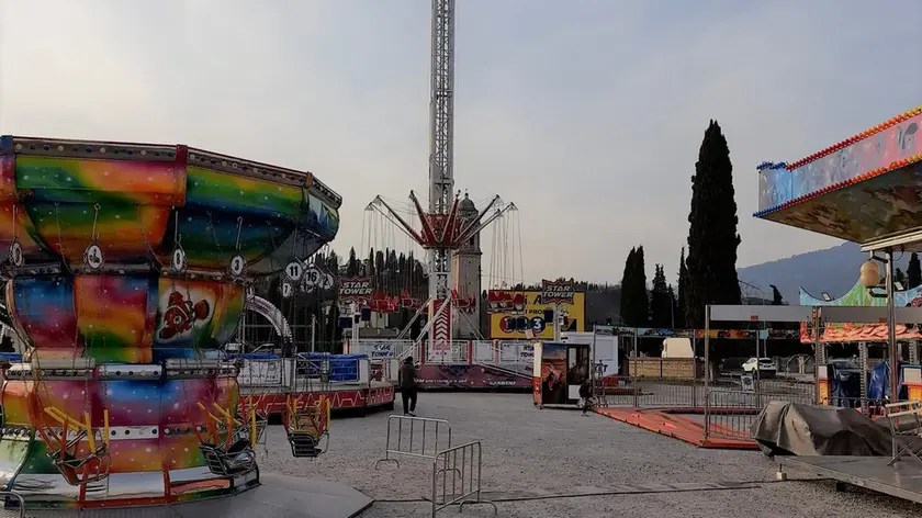 Il luna park nel piazzale di Vidor