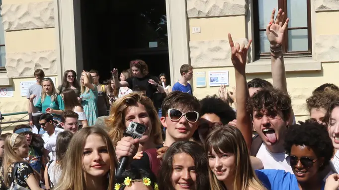 TOME AG.FOTOFILM TREVISO LICEO CANOVA, FESTA STUDENTI ULTIMO GIORNO DI SCUOLA