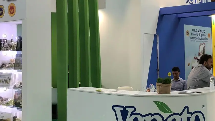 Uno stand di Opo Veneto alla fiera di Mac Fruit di Rimini