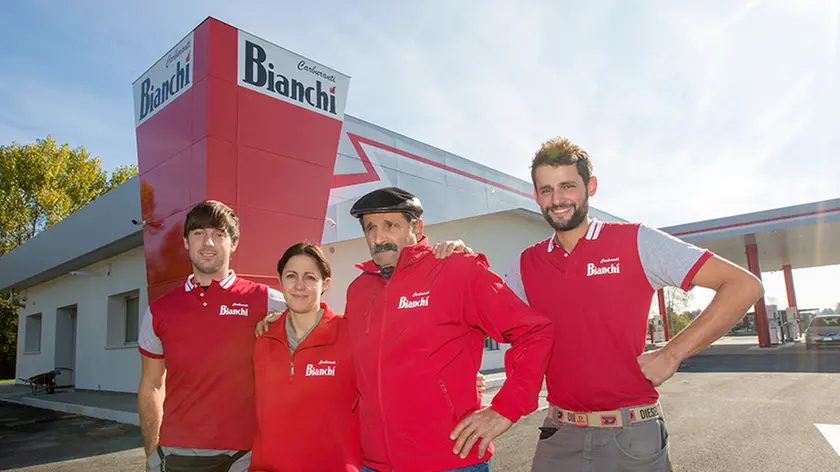 DeMarchi Resana nuovo distributore carburanti Bianchi Antonio, Martina, Luigi titolare e Daniele