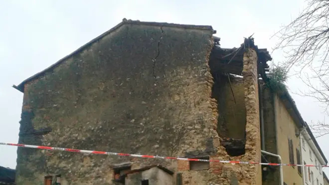 DeMarchi Crespano via Piave crollo tetto abitazione