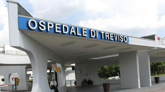 PASSERINI TREVISO OSPEDALE CA' FONCELLO E PARCHEGGI, IN FOTO INGRESSO PRINCIPALE E PRONTO SOCCORSO agenzia fotografica fotofilm