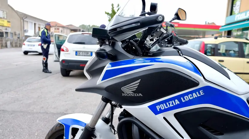 L'auto comunale è stata fermata dalla polizia locale di un altro Comune