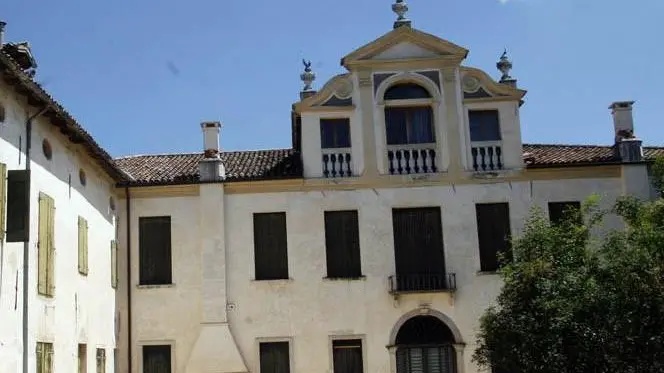 DEMARCHI MONTEBELLUNA CONTEA VILLA PULLIN montebelluna villa pullin..castelfranco uncendio cassonetti