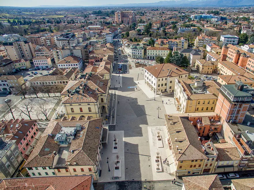 Borghesi Montebelluna riprese con drone sopra la nuova piazza Mazzini