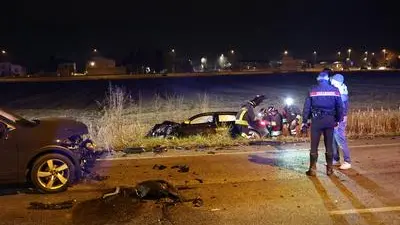 Schianto a San Biagio di Callalta la sera del 25 novembre: la Mercedes di una banda di ladri in fuga ha centrato due auto imboccando contromano la rotatoria di Olmi