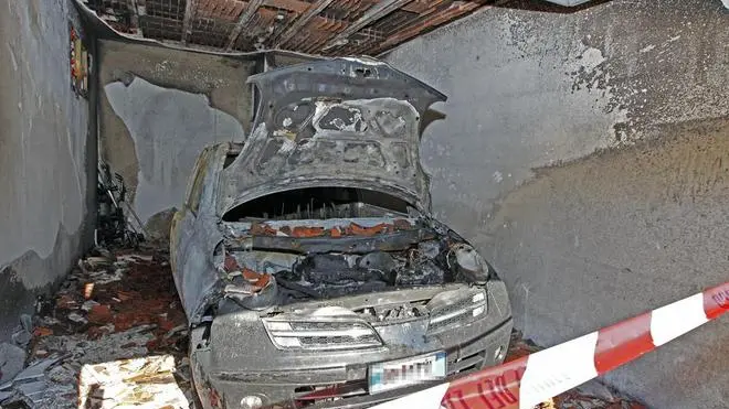 DeMarchi San Zenone degli Ezzelini incendio auto in garage via Tiziano DeMarchi San Zenone degli Ezzelini incendio auto in garage via Tiziano