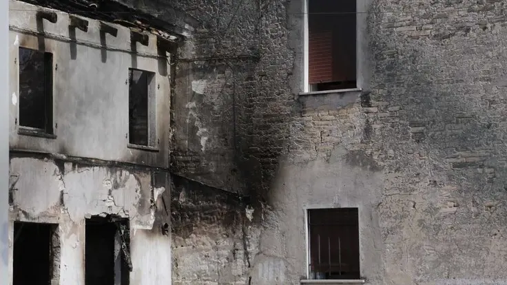 Ferrazza agenzia foto film i cavri incendio abitazione via fornasata