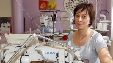Alessandra Da Dalt si è reinventata sarta