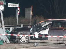 L'auto dei rapinatori dopo la sparatoria