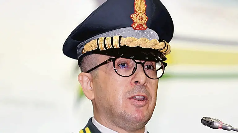 Il colonnello Francesco De Giacomo, comandante provinciale della Finanza