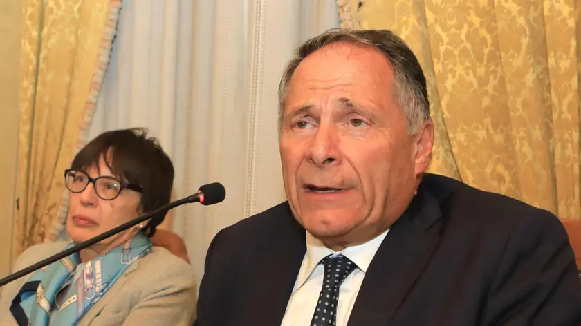 Francesco Benazzi in consiglio, al suo fianco Patrizia Benini (Iov)