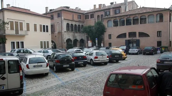 TREVISO 03/04/2004 .ANTENNA CITTA' GIARDINO E PARCHEGGIO P. RINALDI ANTENNA IN CITTA_ GIARDINO E P. RINALDI