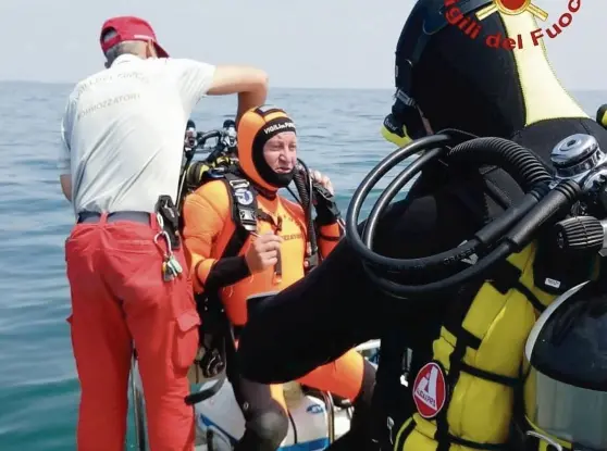 Una fase delle ricerche nel mare di Jesolo