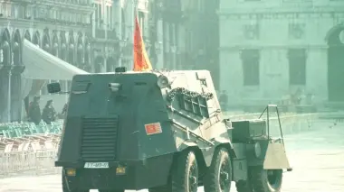 Il tanko dei Serenissimi in piazza San Marco nel maggio 1997; sotto, Flavio Contin