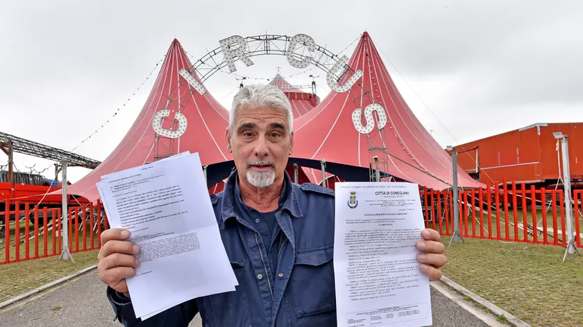 Giovanni Vassallo, manager del Circo di Vienna con l’ordinanza
