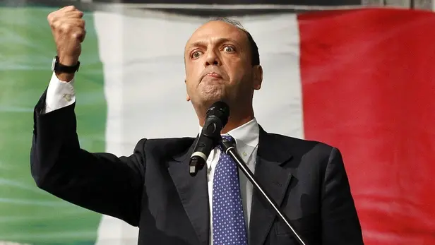 Il segretario del PDL Angelino Alfano durante il suo intervento al convegno del PDL a Cortina d'Ampezzo, questa mattina 18 settembre 2011. Il segretario del PDL Angelino Alfano durante il suo intervento al convegno del PDL a Cortina d'Ampezzo, questa mattina 18 settembre 2011. ANSA/ANDREA SOLERO SOLERO LUCIANO/
