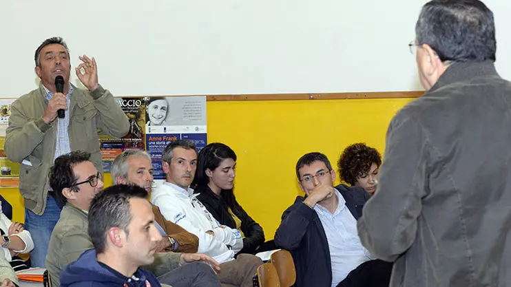 DeMarchi CA' Rainati assemblea dei genitori contro la chiusura della primaria C.Collodi, genitori infuriati