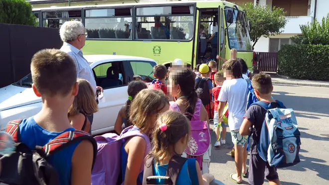 DeMarchi Castelfranco piscine comumali incidente bambino di Vedelago il pulman riporta i bambini a casa