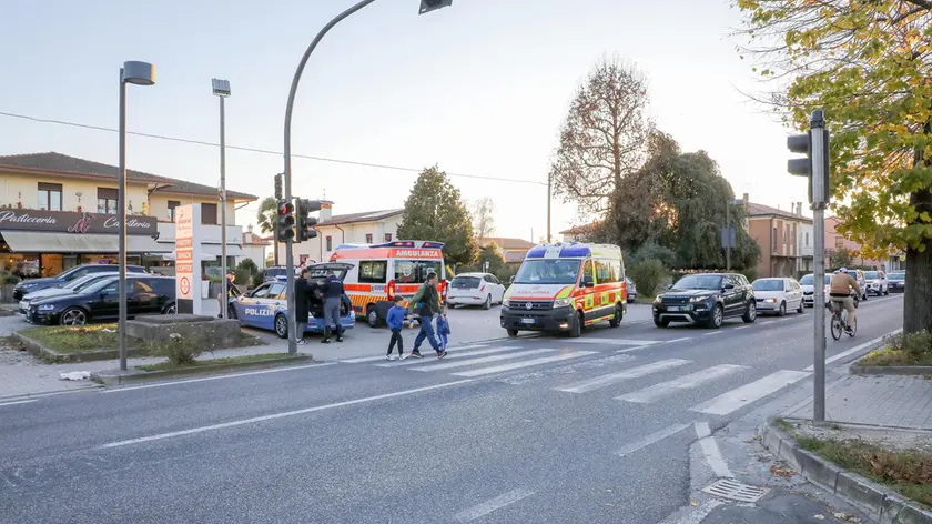 L'attraversamento di via Marconi a Vedelago dove oggi pomeriggio, 10 novembre, un pedone è stato travolto da un'auto