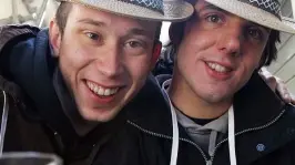 Due ragazzi durante la vecchia Ombralonga