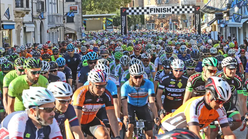BOLOGNINI AG.FOTOFIOM PARTENZA GRANFONDO PINARELLO