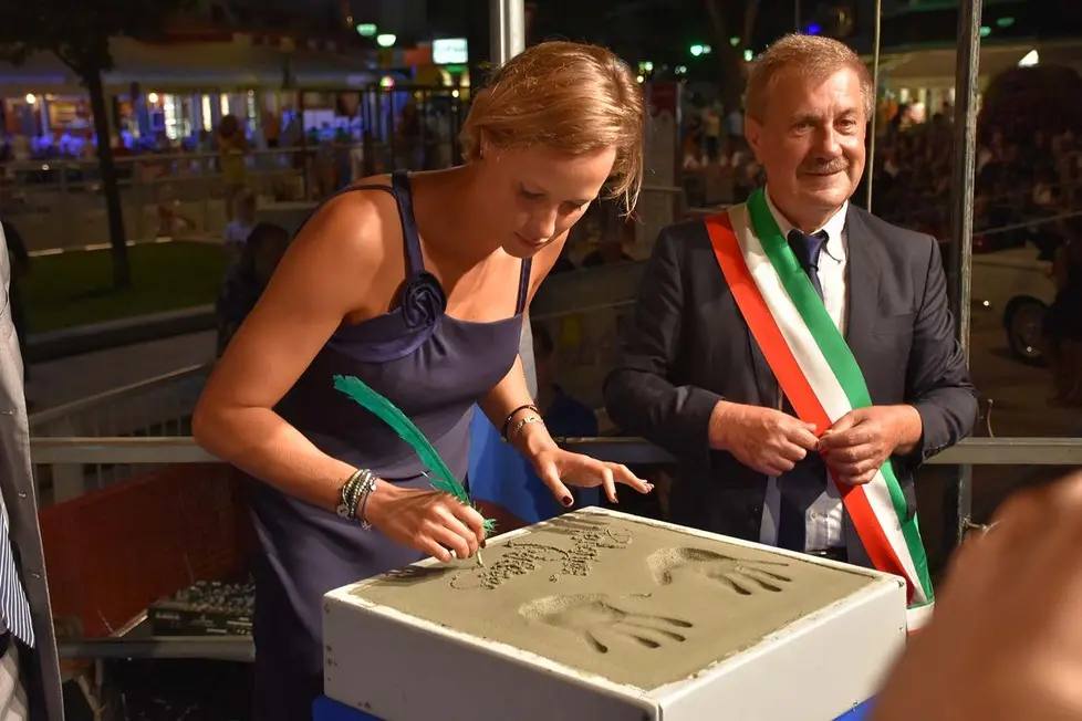 VATRELLA - DINO TOMMASELLA - JESOLO LIDO - CALCO DELLE MANI E FIRMA DI FEDERICA PELLEGRINI