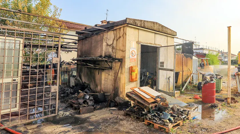 Barbieri Castelfranco via Meneghini 17 incendio deposito RFI