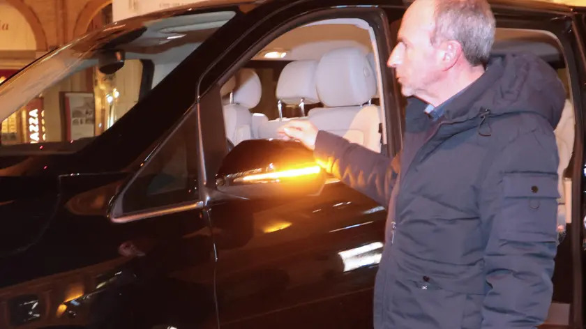 Il van dell’Ncc “Fl y Cab” di Preganziol, che svolge servizio per Uber