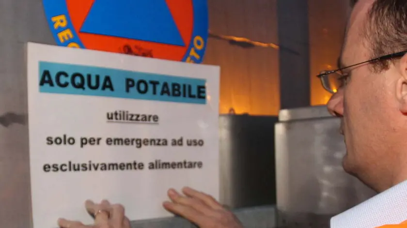 FERRAZZA TREVISO ARRIVO CISTERNE DI ACQUA POTABILE A CANIZZANO AGENZIA FOTOGRAFICA FOTOFILM