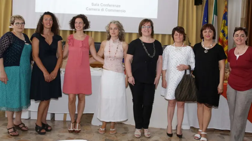 agostini agenzia foto film treviso premio imprenditoria donna camera commercio in foto da sx marisa fornet roberta bozzato surian marta e tedesco patrizia lorence canali lorenzo antonella adriana franco e alessandra cervellini