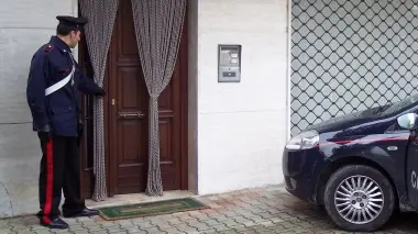 Una pattuglia dei carabinieri in un sopralluogo