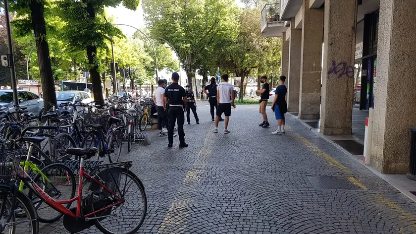 I controlli della polizia locale in via Orioli a Treviso