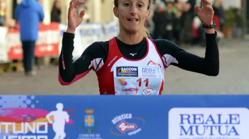 Laura Giordano della Silca Conegliano taglia per prima il traguardo della terza Ventuno del Cima