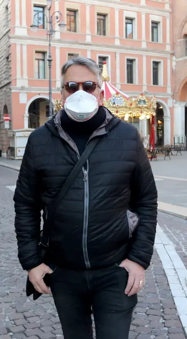 ZAGO AG.FOTOFILM TREVISO MASCHERINE ANTI SMOG IN CITTA'