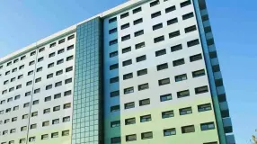 Il monoblocco del San Giacomo dove apre l’albergo