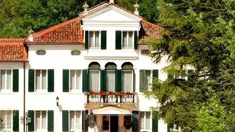 L'esterno del Park Hotel Villa Fiorita di Monastier, il Covid Hotel scelto per la Marca dall’Usl 2