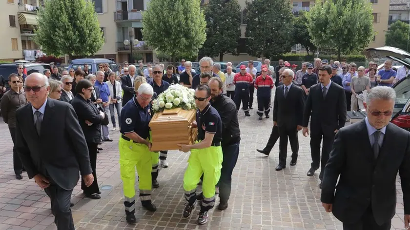 Ferrazza agenzia foto film mogliano funerale paolo giusto