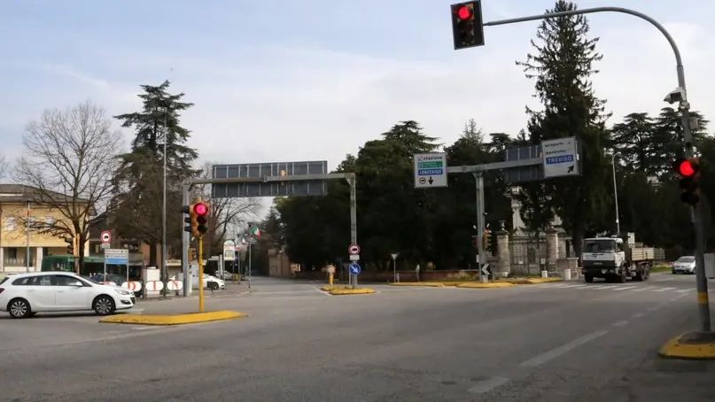 zago agenzia foto film villorba incrocio semaforico via roma carità