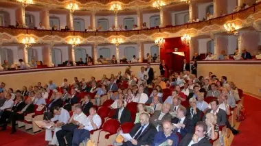 Il teatro Comunale da oggi intitolato a Mario Del Monaco