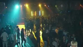 La folla al palasport di Oderzo durante la festa A destra Brigitta Bulgari