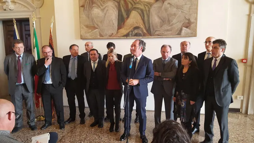 Il presidente della Regione Veneto Luca Zaia con i nuovi manager della sanità Veneta, Venezia, 30 dicembre 2015. ANSA/ UFFICIO STAMPA GIUNTA REGIONALE DEL VENETO +++ ANSA PROVIDES ACCESS TO THIS HANDOUT PHOTO TO BE USED SOLELY TO ILLUSTRATE NEWS REPORTING OR COMMENTARY ON THE FACTS OR EVENTS DEPICTED IN THIS IMAGE; NO ARCHIVING; NO LICENSING +++