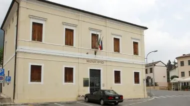 Il municipio di Borso chiuso Giunta e consiglio sono a casa