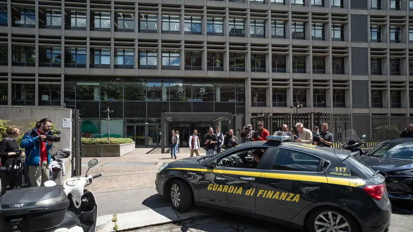 La guardia di finanza sequestra cosmetici cancerogeni