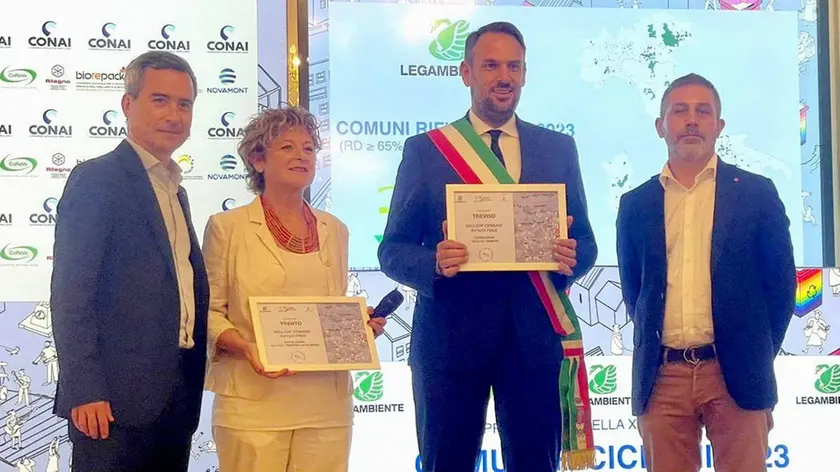 Il sindaco Conte ritira a Roma il premio per i Comuni ricicloni