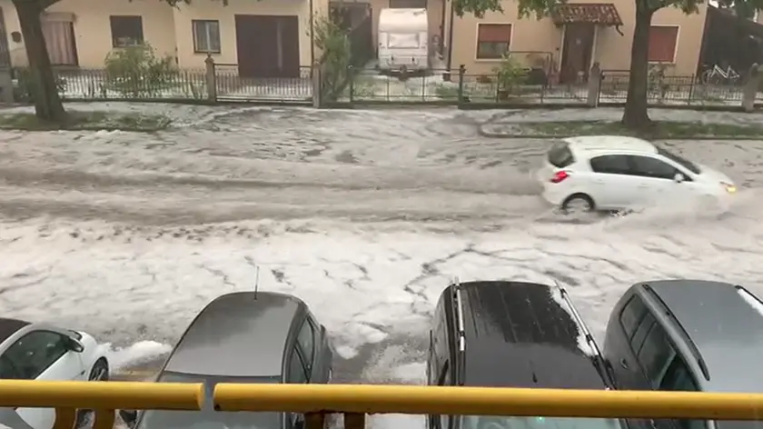 La bomaba d'acqua che si è abbattuta sul centro di Conegliano