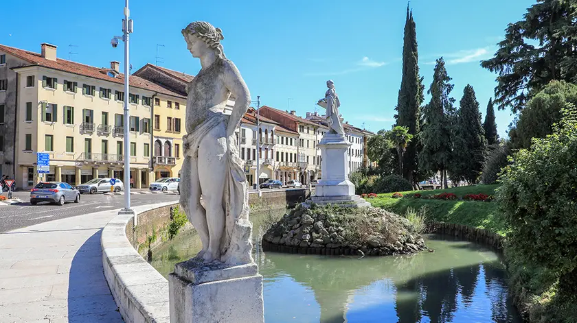 Rissa in un bar di piazza Giorgione, sette Daspo