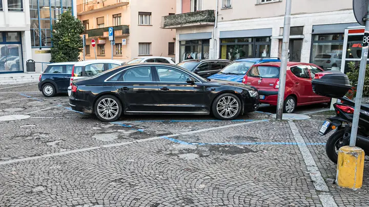 Agostini Conegliano Buche piazzale Beccaria