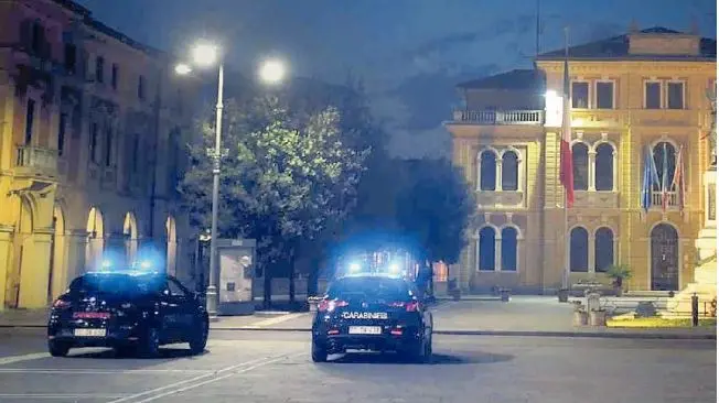 Controlli dei carabinieri in centro a Mogliano