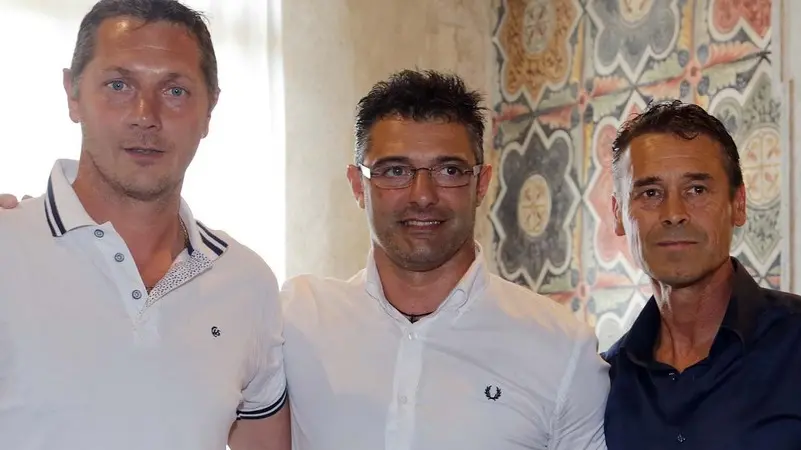 Bolognini agenzia foto film treviso presentazione nuovo staff diregenziale e tecnico calcio treviso da sx sucic casagrande e dal b˜